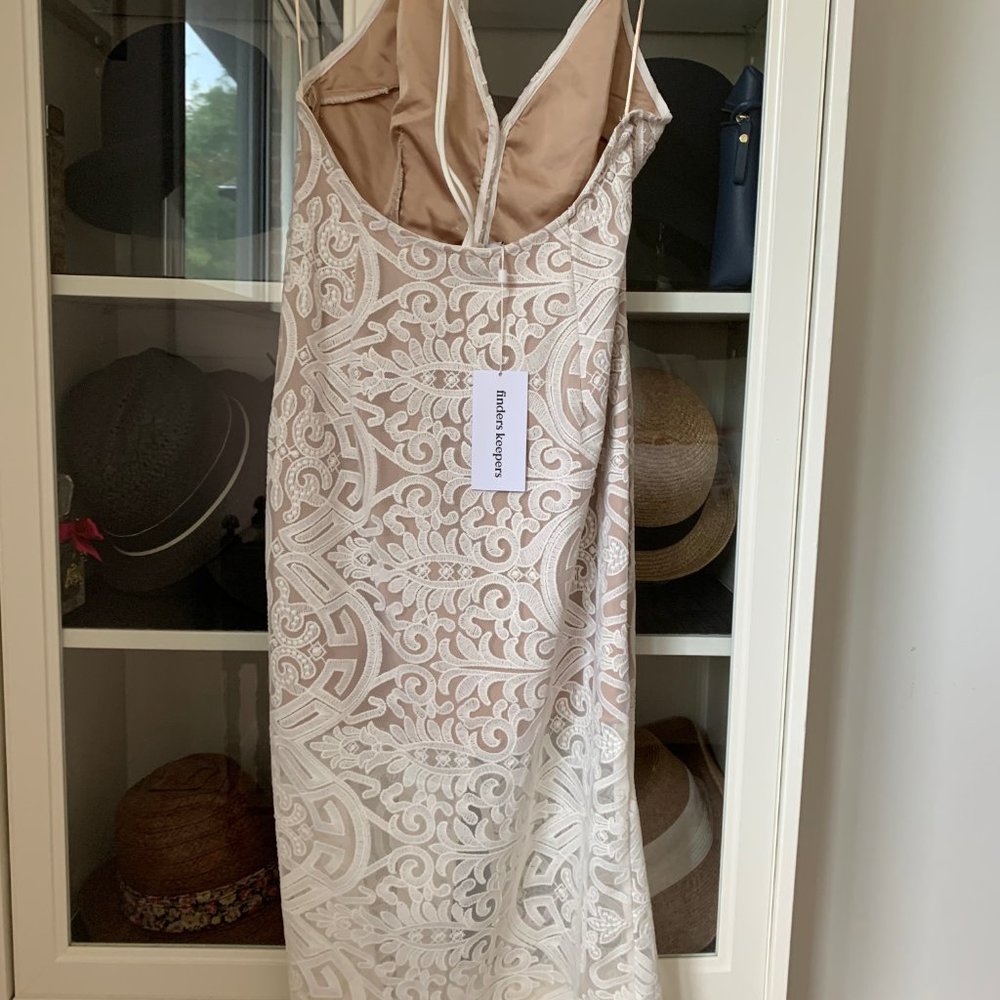 Finders Keepers Sofia Lace Dress - Picture 6 of 7